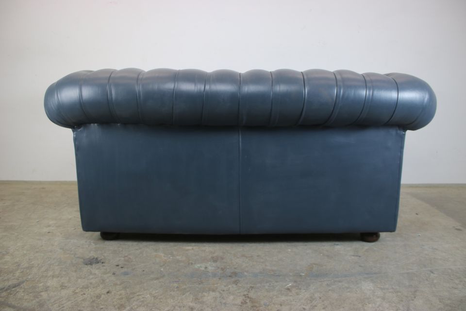 Englische Chesterfield Club Sofa Echt Leder Dunkel Blau Couch in Berlin