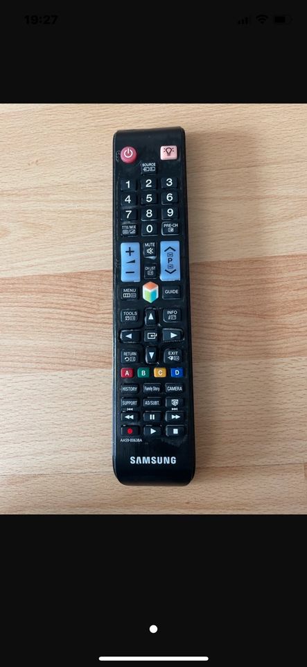 Fernseher Samsung Smart tv 50 Zoll defekt in Bietigheim-Bissingen