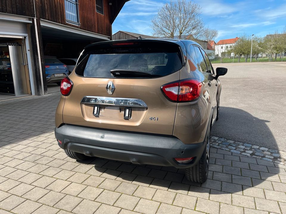 Renault Captur Elysee in Pförring