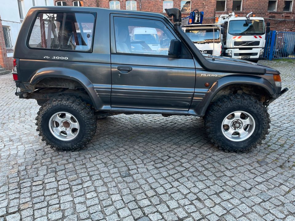 Mitsubishi Pajero 3000 V6 Offroad / Trial in Rathenow