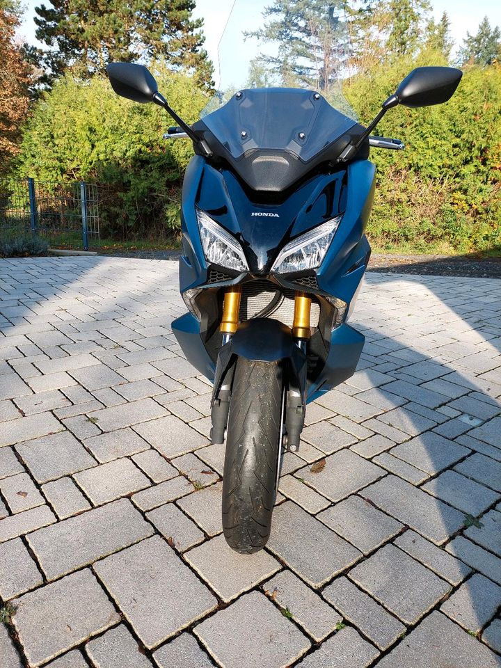 Honda Forza 750, TÜV neu, Inspektion neu, 1.400€ Zubehör in Buseck