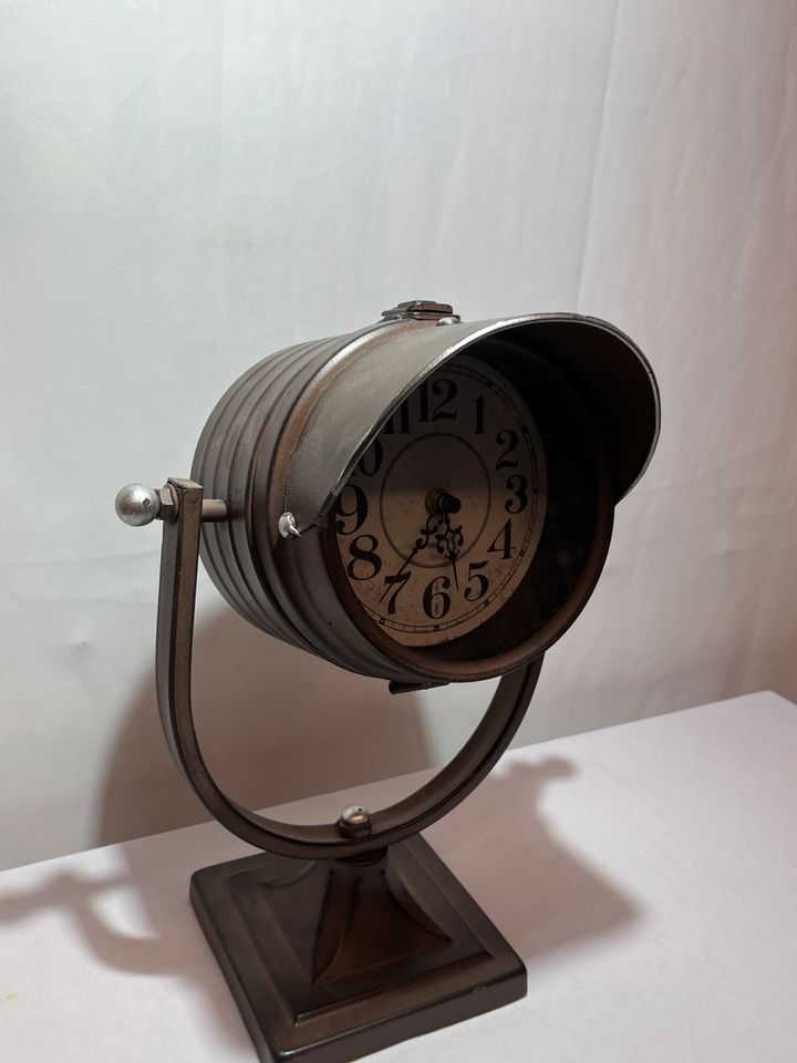 Große Industrielle Tischuhr Standuhr Braun Uhr Industrial 35cm in Sankt Augustin