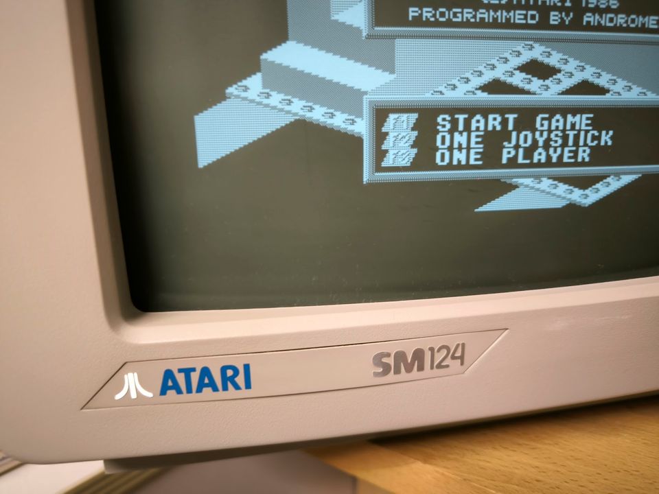 Atari 1040 STf Computer + SM 124 Monitor in Gönnheim