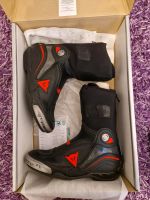 Dainese axial 44 Motorrad Stiefel  Leder Schuhe Nordrhein-Westfalen - Odenthal Vorschau