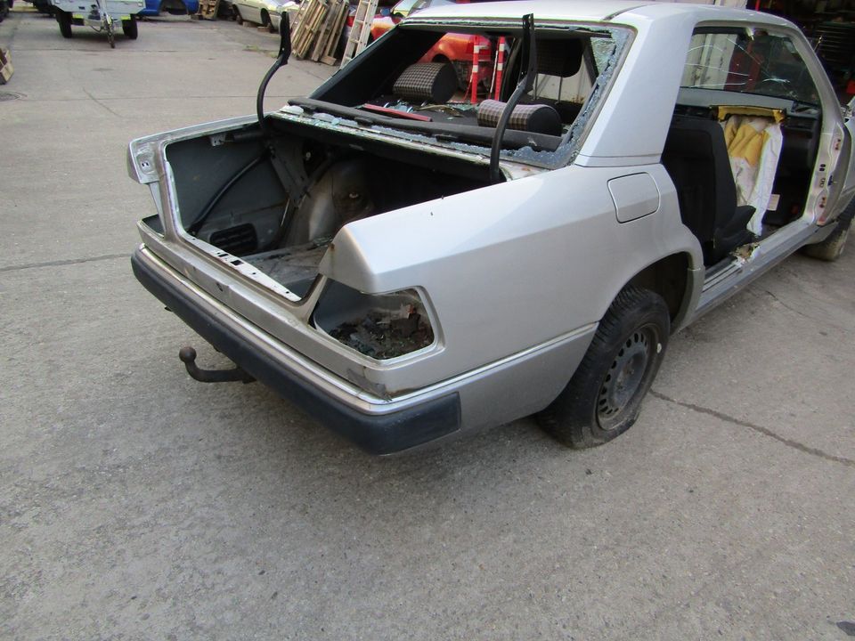 Ersatzteile Mercedes Benz W124 E250D 1992 Diesel Schlachtfest in Wurzen