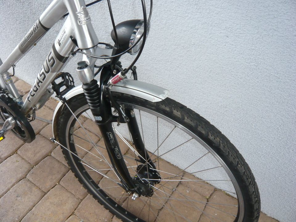 Pegasus Milano GT, Damen-Trekkingrad, 28 Zoll, 21-Gang, RH 46 cm in Bergtheim (Unterfranken)