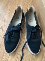 Bequeme luftige UGG Marken-Schuhe Gr. 41 München - Bogenhausen Vorschau