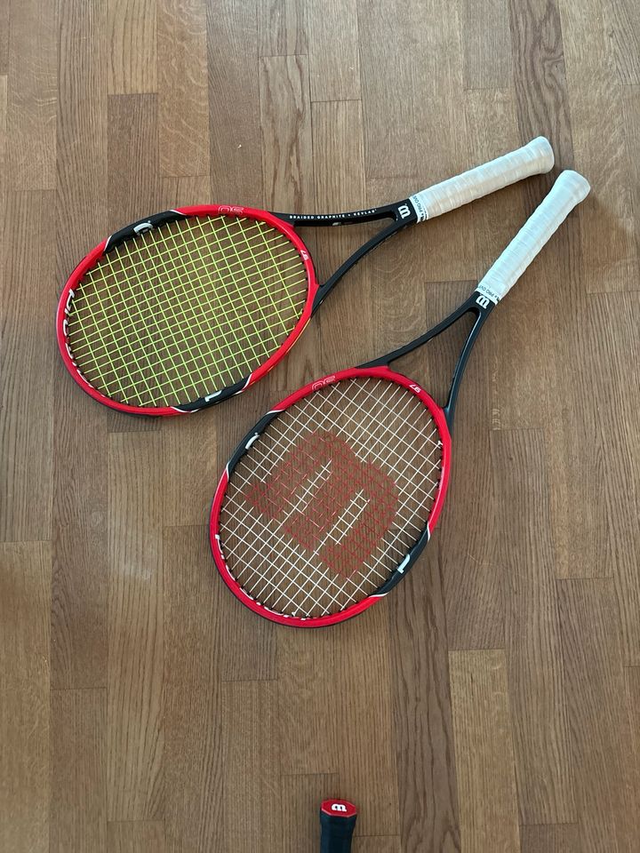 Zwei Tennisschläger von Wilson in Düsseldorf