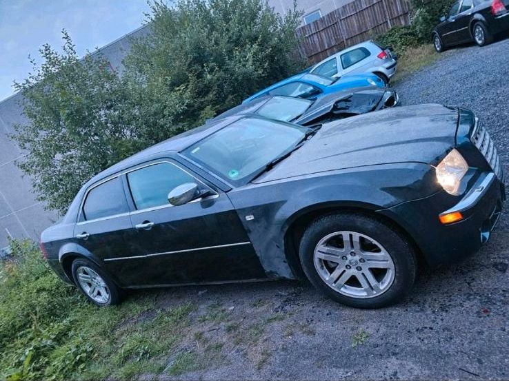 Chrysler 300c schlachtfest schlachtfahrzeug teile Ersatzteile in Iserlohn