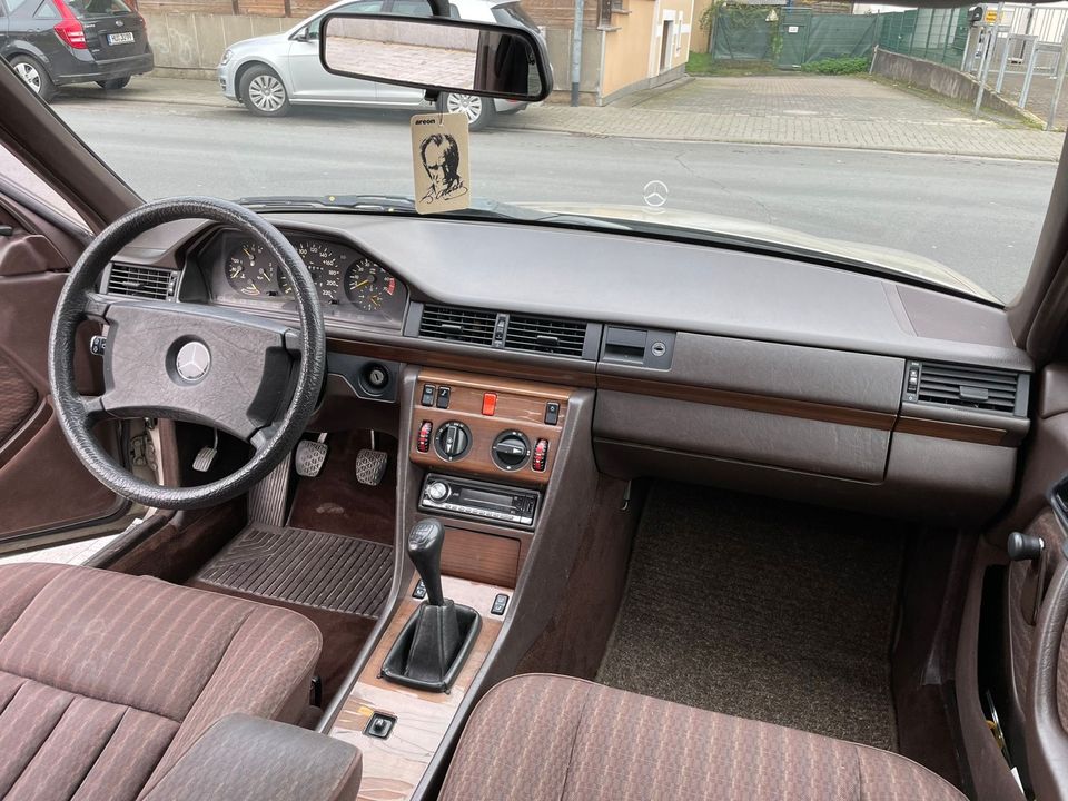 Mercedes E 200      99% Rostfrei in Obertshausen
