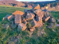 Gehauene Sandsteine Trockenmauer Gartenmauer Hessen - Gersfeld Vorschau