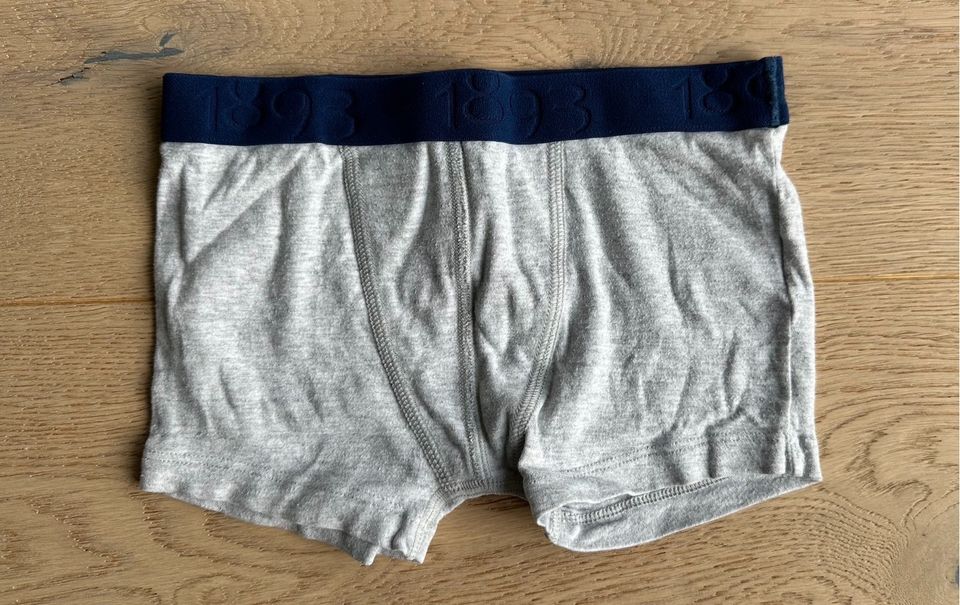 PETIT BATEAU//❤️wunderschöne Shorts Gr. 128cm/ 8 ans❤ in Berlin