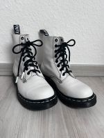 Dr. Martens weiß welches Leder Hessen - Rotenburg Vorschau