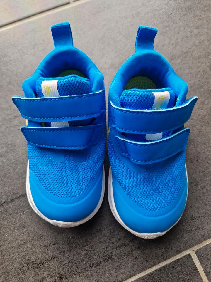 neuwertige Jungs Nike Schuhe Größe 22 in Küps