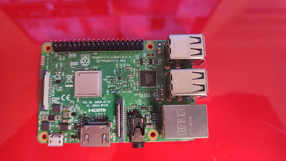 Raspberry Pi 3B inkl. Kamera mit Infrarot LEDs & Gehäuse in Leverkusen