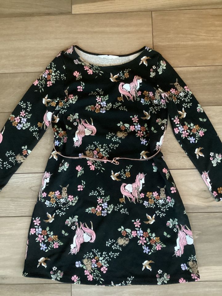 Kleid H&M Einhorn Gr.134/140 in Hamburg