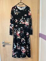 Schwarzes Maxikleid mit Blumen, Größe S Bayern - Raubling Vorschau