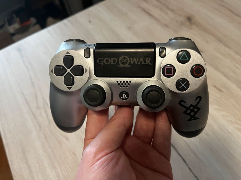 God Of War PS4(5) Controller in Leipzig