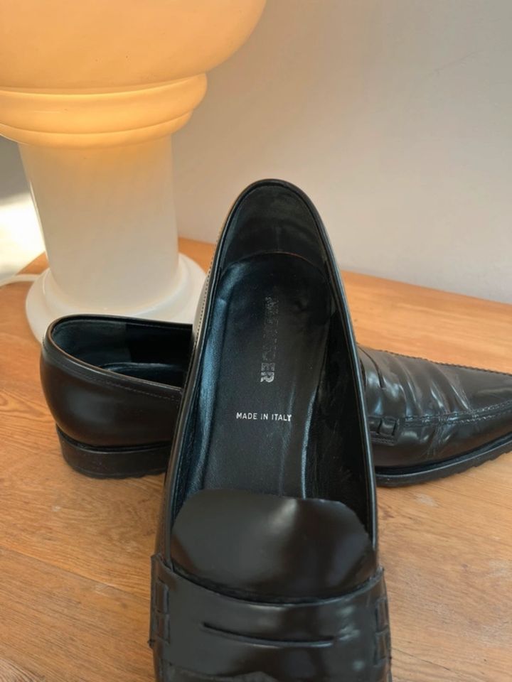 Vintage Loafers von Jil Sander in schwarzem Leder mit pointy Toes in Hamburg