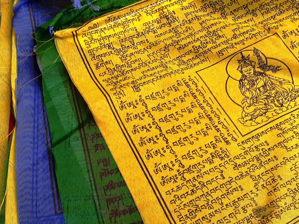 25 Tibetische Gebetsfahnen 24x24cm, Gesamtlänge 600cm, Nepal in Prien
