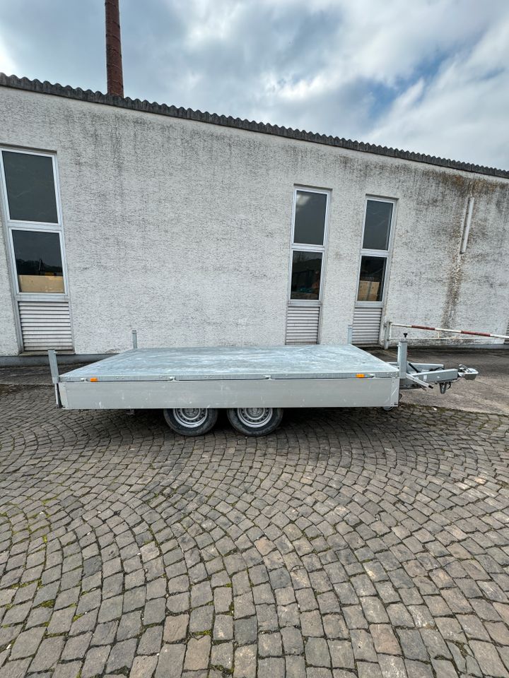 Unsinn Tandem Dreiseitenkipper Anhänger 3.500kg 3,66m x 1,75m Kipper 74cm Ladehöhe in Meisenheim