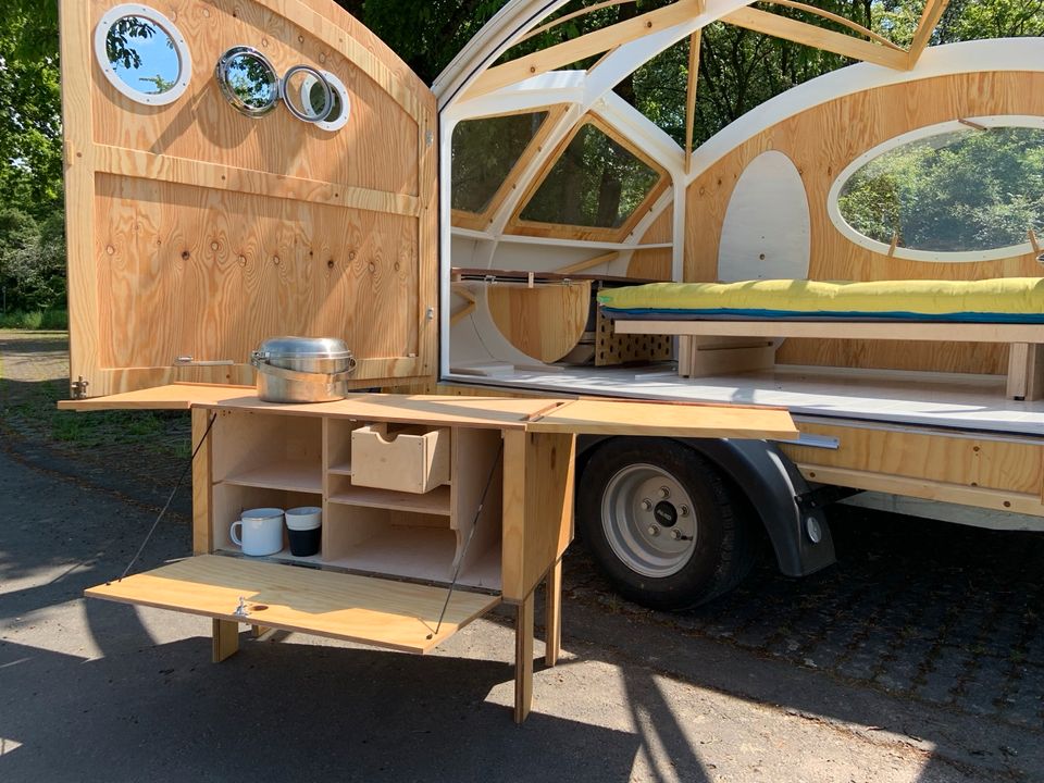 Wohnwagen aus Holz (Roomy) in Marburg