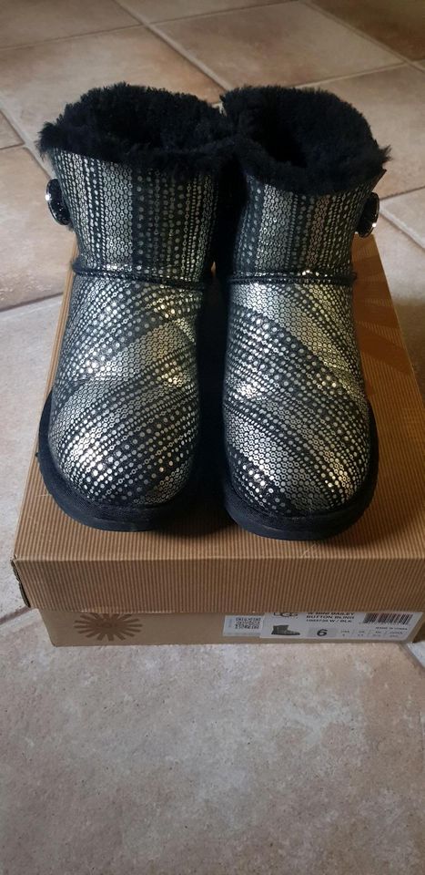 ‼ANGEBOT 79€‼UGG Boots Swarovski gr.37  Neupreis 269€ in Berlin