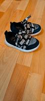 UGG Kindersneaker Sneaker Slip on  23.5 Größe Hessen - Friedberg (Hessen) Vorschau