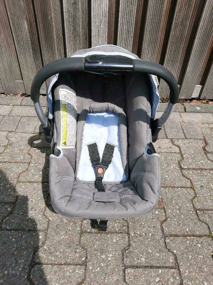 Maxi Cosi Babyschale und Tragetasche von Hauck in Kaarst