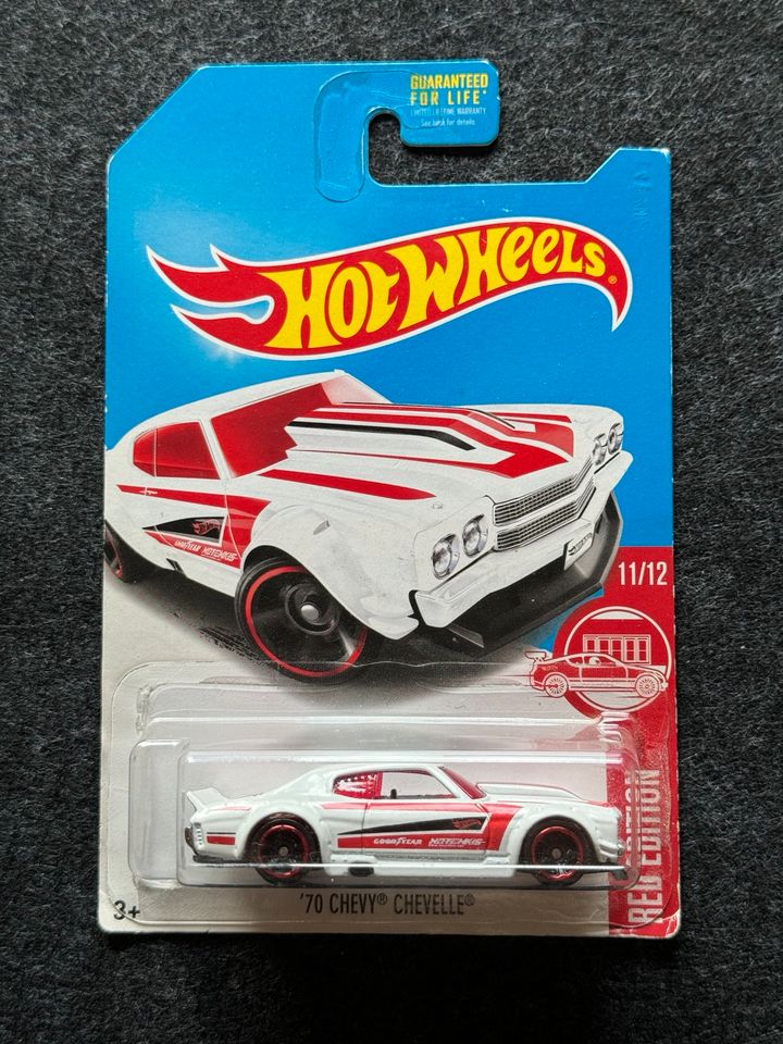Hot Wheels - Red Edition US Target Exclusive Modelle in Meißen