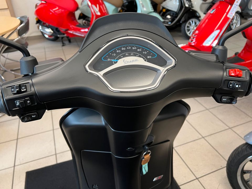 NEU Vespa Sprint S Elettrica E-Roller 45 Km/h schwarz convinto in Freiburg im Breisgau