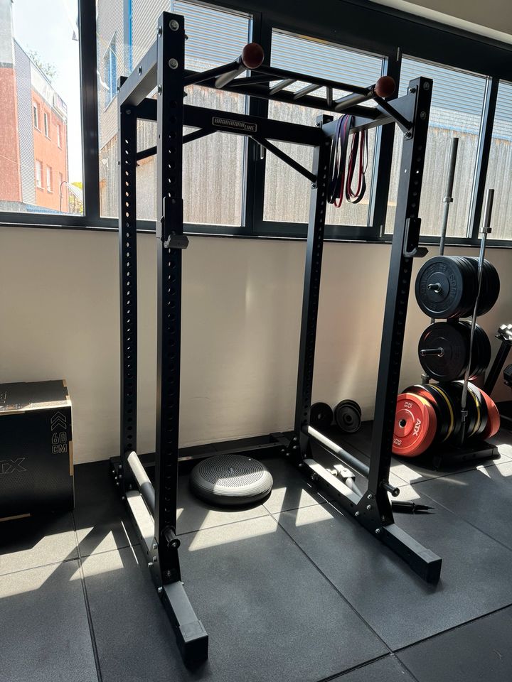 Barbarian Line Power Rack in Backnang