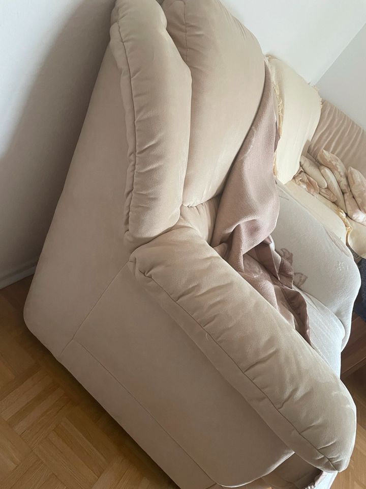 Couch große Wohnlandschaft in Creme mit Stauraum in Dietzenbach