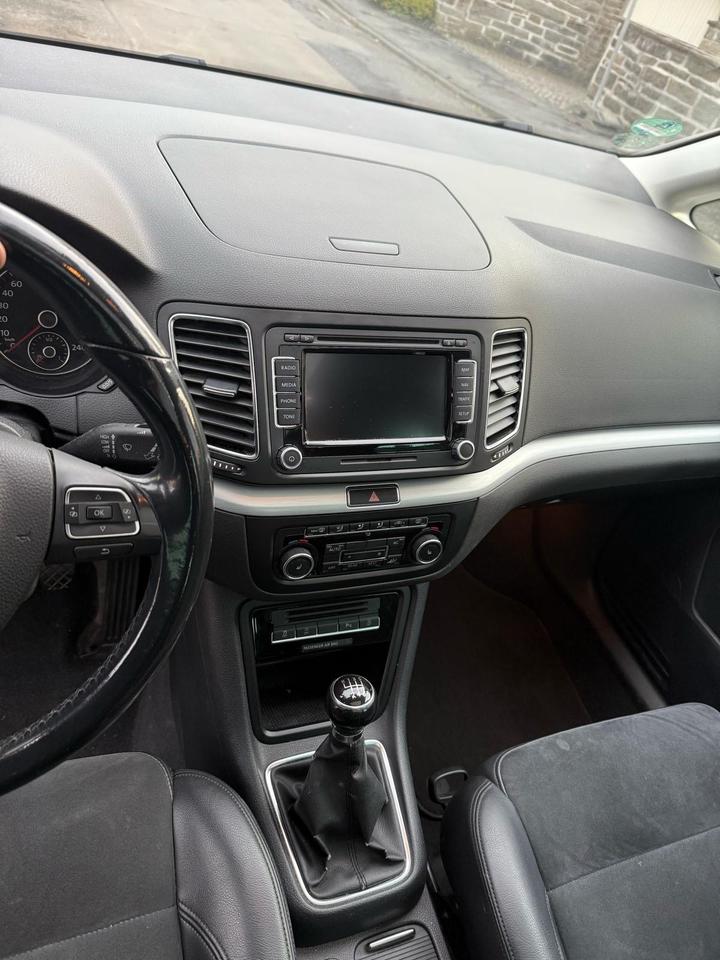 VW Sharan in Top-Zustand – TÜV frisch, Kupplung neu, Panoramadach in Siegen
