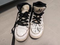 Jordans Nike, verschieden aussehend Eimsbüttel - Hamburg Schnelsen Vorschau