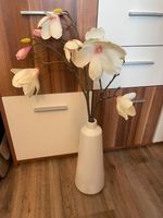 IKEA Vase weiß mit Dekoblume Bayern - Tegernheim Vorschau