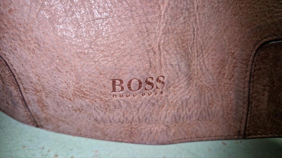 Hugo Boss Leder Tasche Herrentasche braun Umhängetasche 40cm in Gelsenkirchen