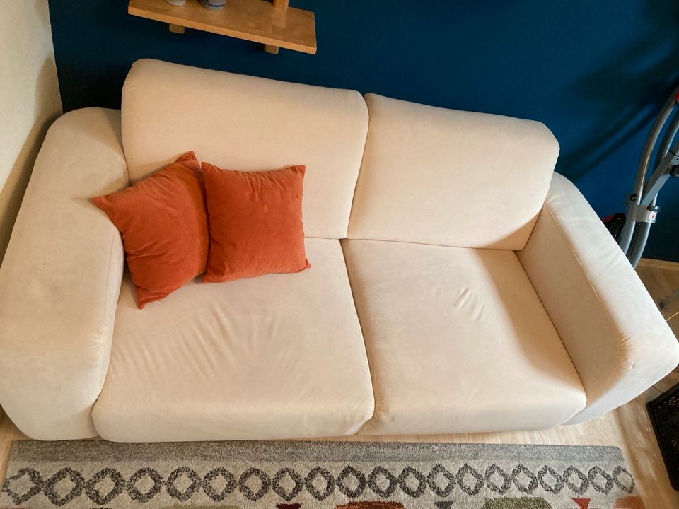 Couch 2 Sitzer cremefarben in Wonsheim