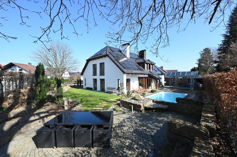 Exklusive Villa mit Poollandschaft in Top Wohnlage!   Neumarkt - Woffenbach in Neumarkt i.d.OPf.