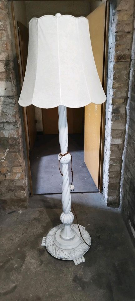 Vintage stehlampe weiß in Berlin