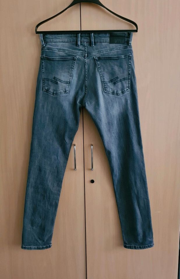 Q/S Herren Jeans by S. Oliver Slim Fit schwarz grau W31 L32 31/32 in Wiesbaden