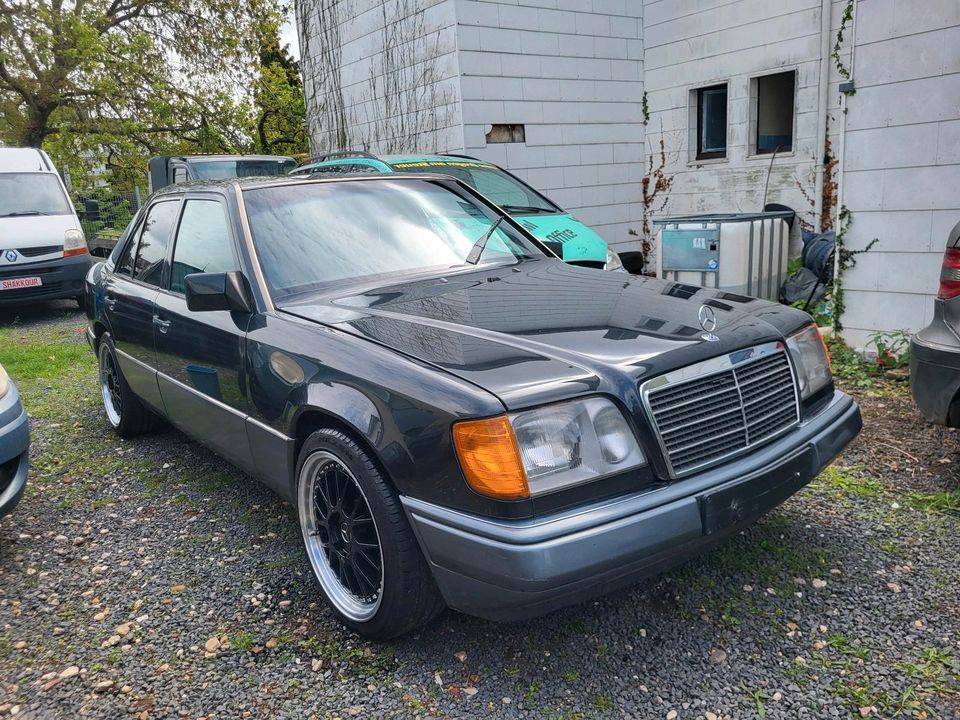 Mercedes W124 E200 in Düren