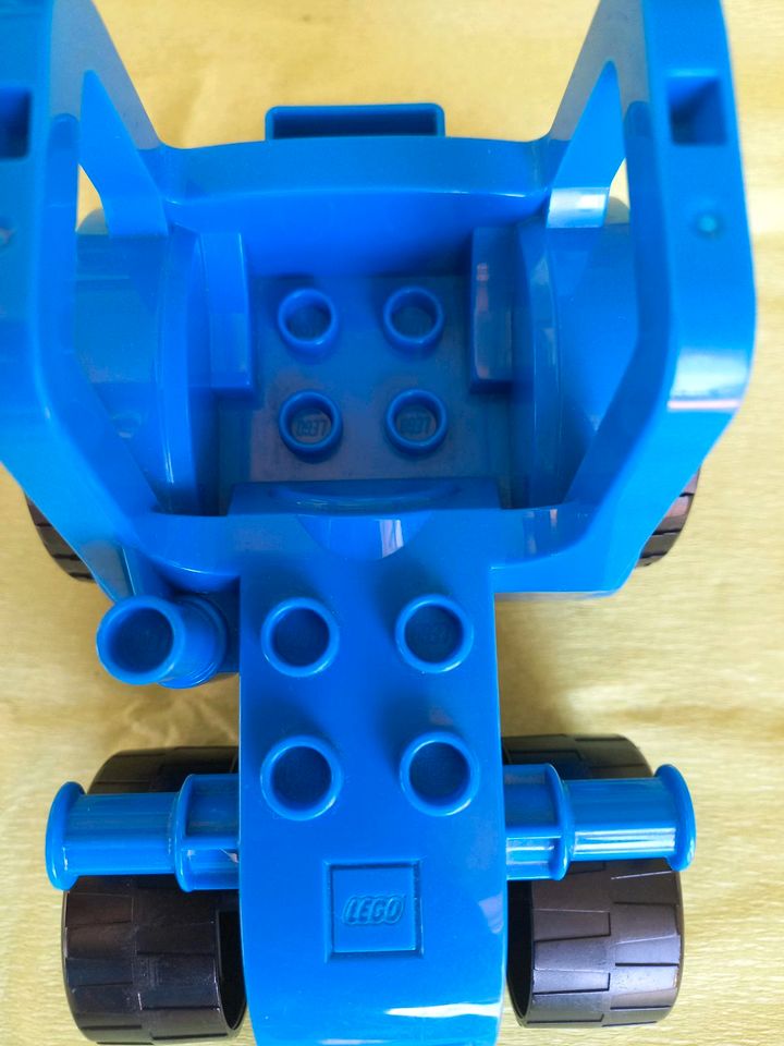 Lego Duplo Traktor in blau in Alpirsbach