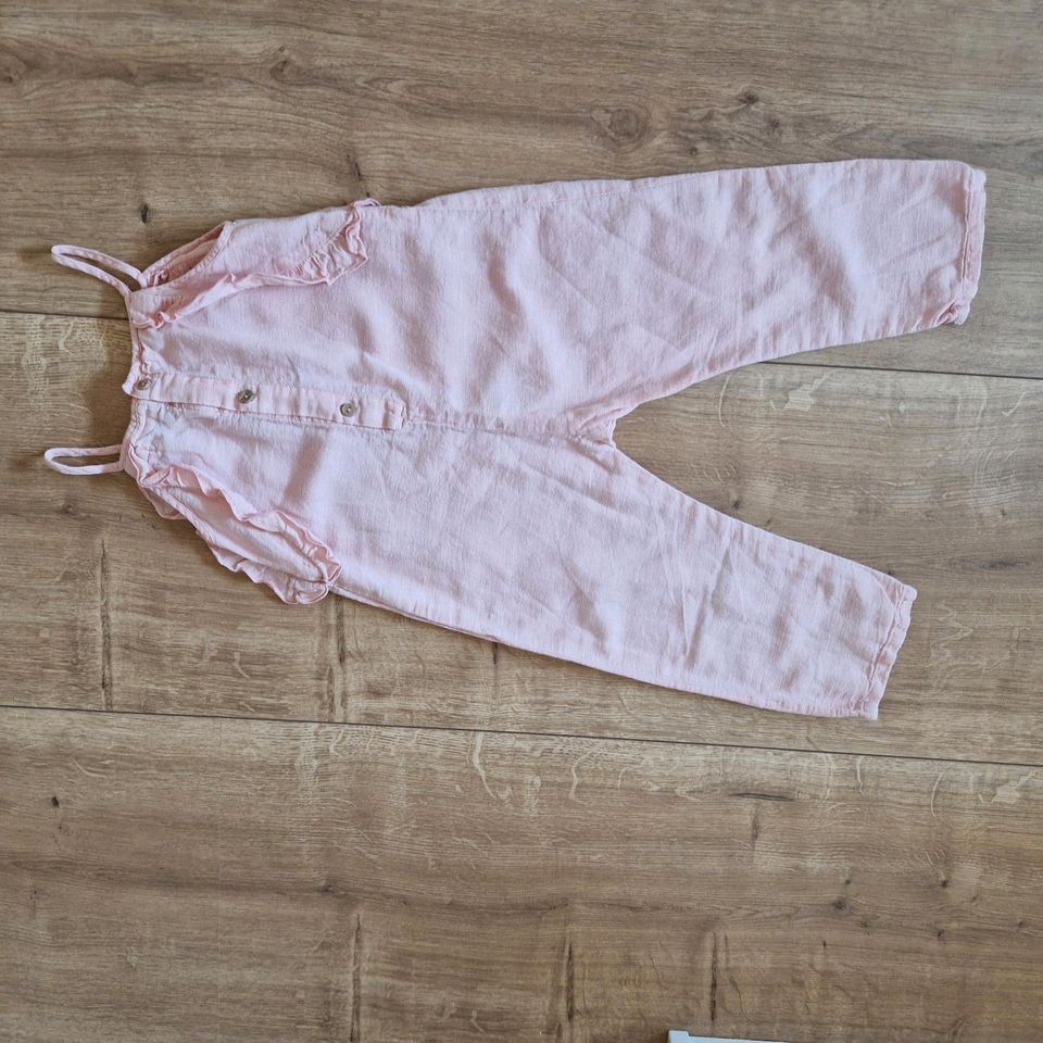 Zara Leinen Latzhose 104 in Baunatal