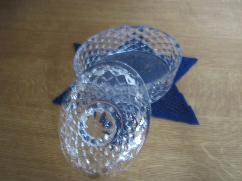 hübsche Glasschale mit Deckel in Oppach