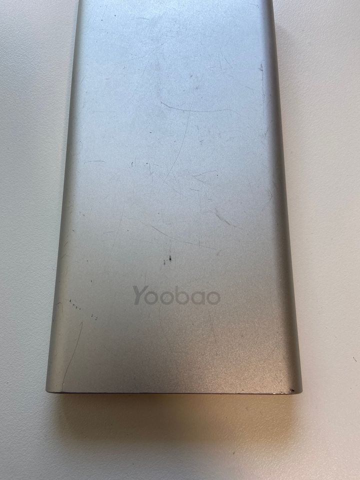 Yoobao Powerbank 20.000 mAH silber, Model A2 in Erftstadt