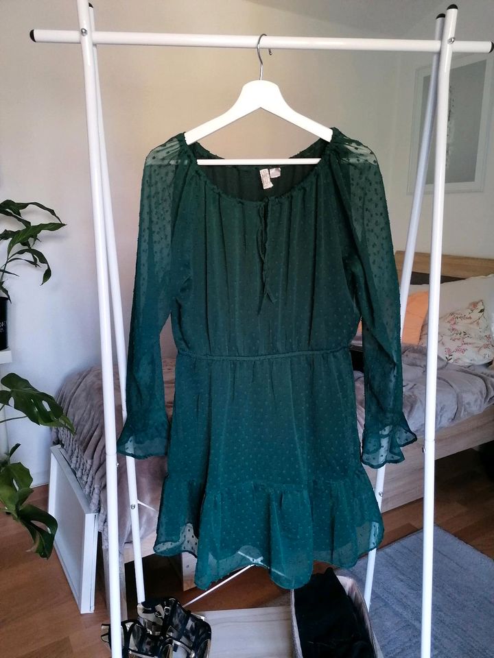 Chiffonkleid in Smaragdgrün in Chemnitz