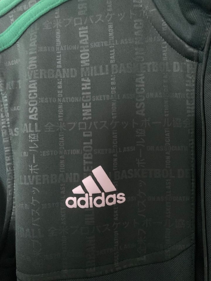 Adidas Celtics Jacke XL in Berlin