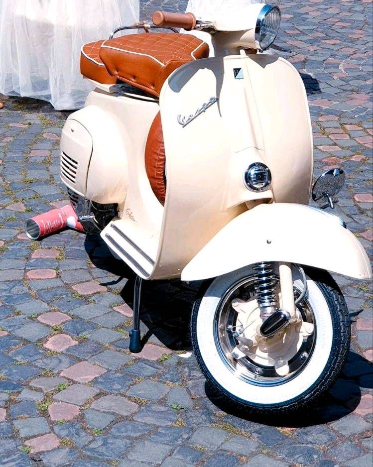 Vespa V50 Oldtimer Mieten für Hochzeit / Fotobox / Eycatcher in Hainburg