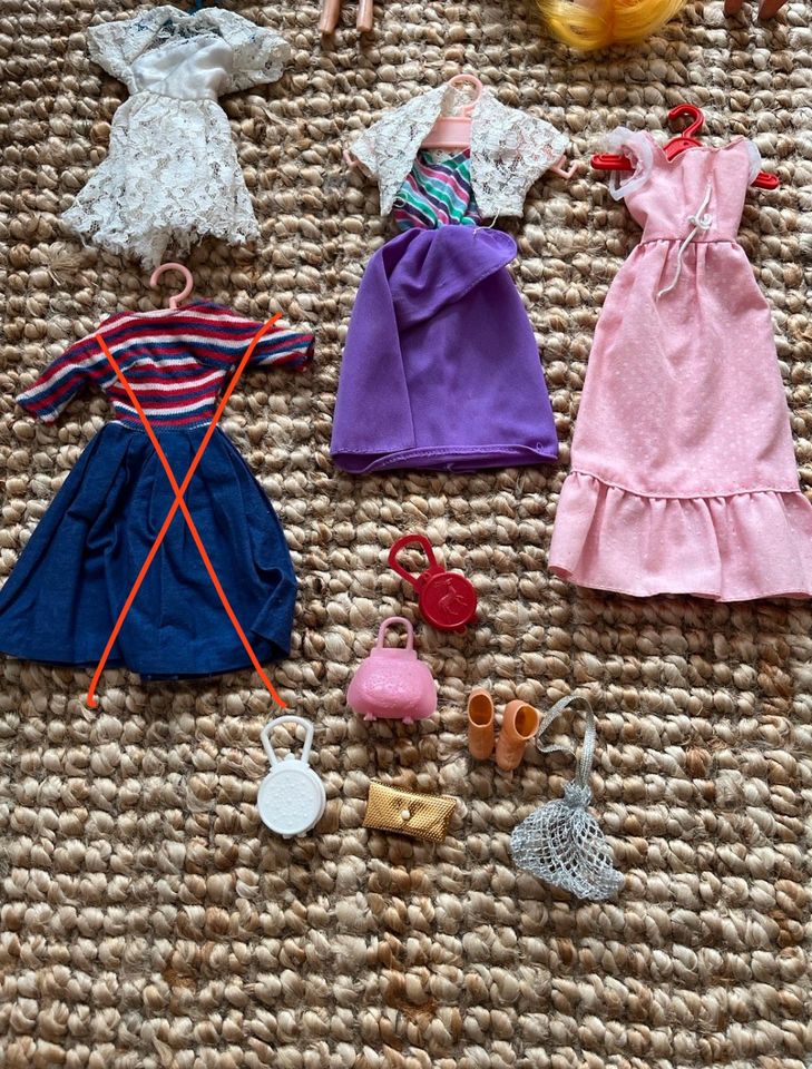 Alte Barbie Puppen Kleidung für Sammler Bastler Vintage in Mainz